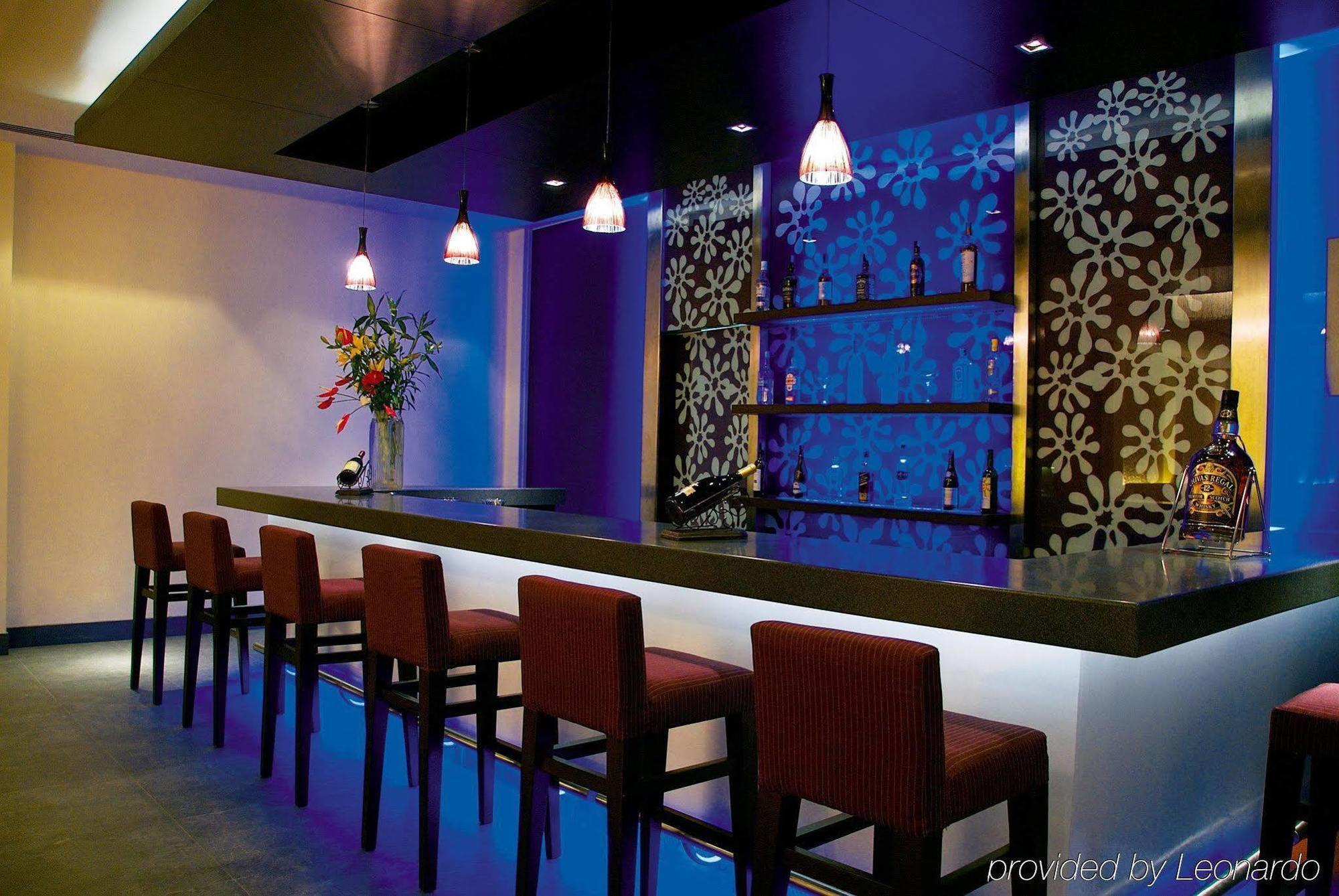 Vivanta Bengaluru Residency Road Εστιατόριο φωτογραφία